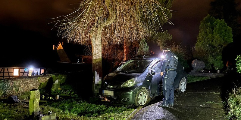 POL-EU: Die letzte Ruhestätte - nicht für Fluchtwagen geeignet - Foto: presseportal.de