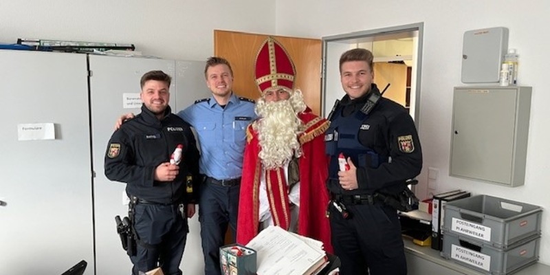 POL-PDMY: Nikolaus zu Besuch bei der Polizeiinspektion Bad Neuenahr-Ahrweiler - Foto: presseportal.de