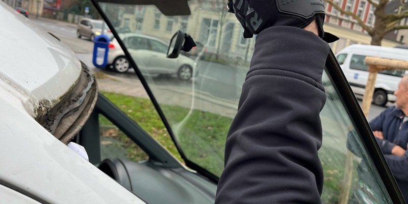 POL-GE: Unbefestigte Windschutzscheibe und andere Mängel - Foto: presseportal.de