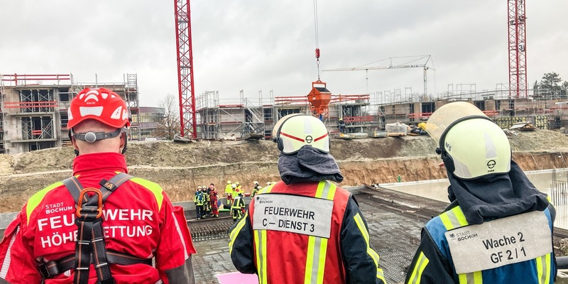 FW-BO: Verletzter Bauarbeiter aus Baustelle gerettet - Foto: presseportal.de
