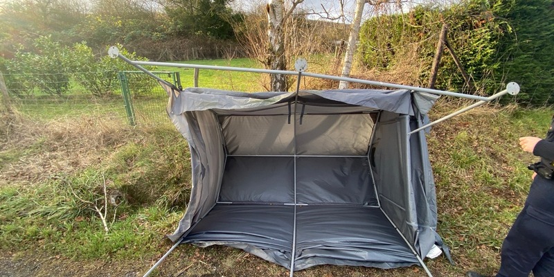 POL-PDMY: Aufgefundener Gartenpavillon im Straßengraben - Foto: presseportal.de