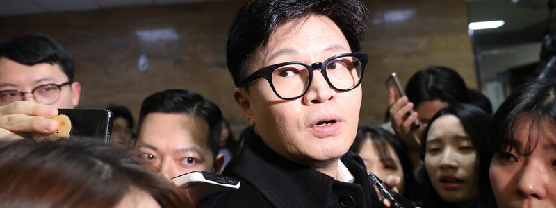 Regierungsparteichef Han Dong Hoon fordert einen Rücktritt von Präsident Yoon Suk Yeol. - Foto: Park Dong-ju/Yonhap via AP/dpa