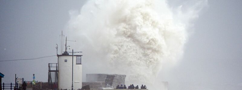 Hunderttausende Menschen waren in Irland vorübergehend ohne Strom. - Foto: Ben Birchall/PA Wire/dpa