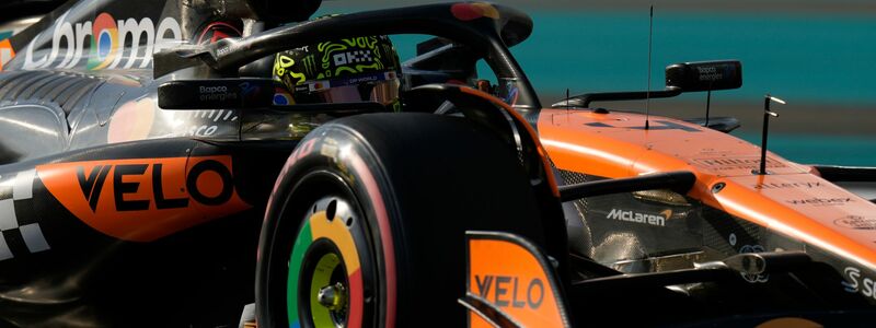 Lando Norris auf der Strecke in Abu Dhabi. - Foto: Darko Bandic/AP/dpa