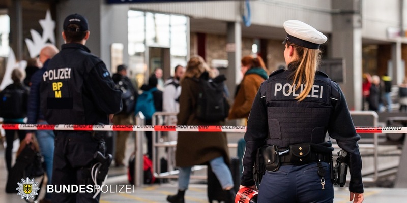 Bundespolizeidirektion München: Polizeieinsatz am Münchner Hauptbahnhof / Reisende melden Person mit Schusswaffe - Foto: presseportal.de