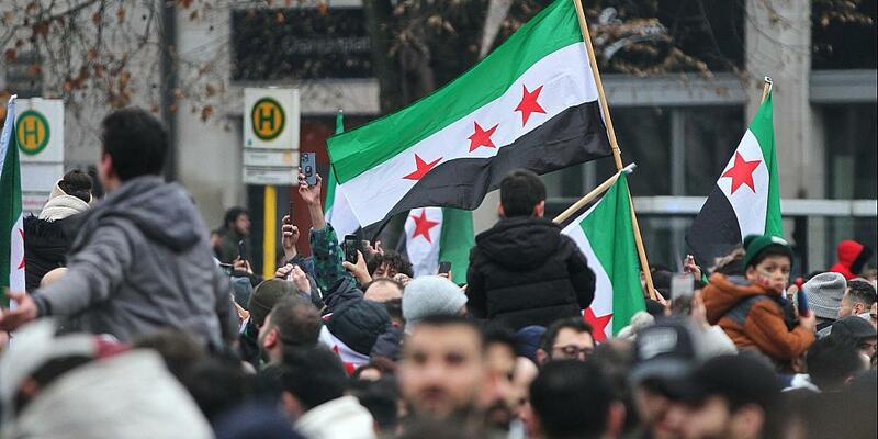 Syrer in Deutschland feiern den Sturz von Assad in Syrien am 08.12.2024 - Foto: über dts Nachrichtenagentur