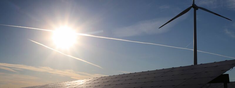 Zum Klimaschutz gehört beispielsweise der Ausbau erneuerbarer Energien. (Archivbild) - Foto: Karl-Josef Hildenbrand/dpa