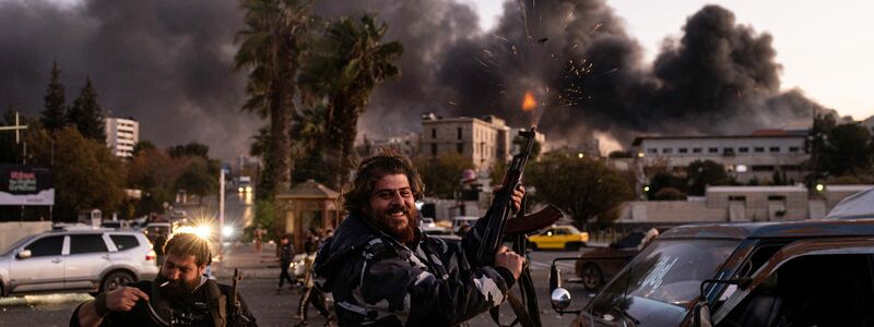 Die Rebellen in Syrien müssen sich nach Assads Sturz über die Machtverteilung verständigen.  - Foto: Ugur Yildirim/DIA Photo/AP/dpa