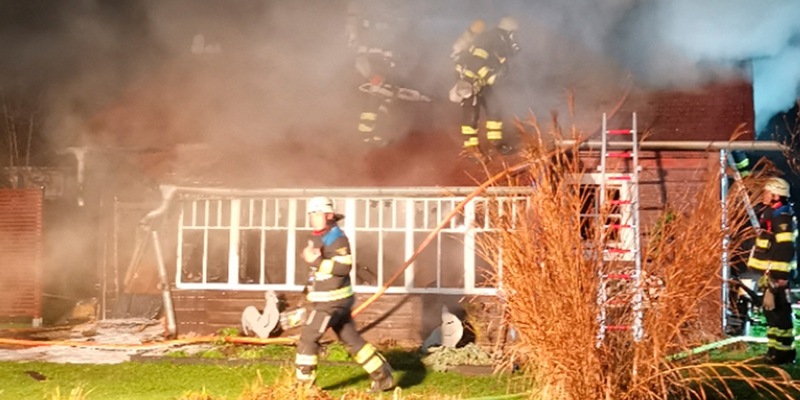 FW-M: Gartenhütte in Flammen (Großhadern) - Foto: presseportal.de