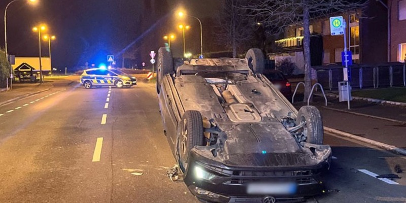 POL-REK: 241209-2: Auto landete auf dem Dach - Foto: presseportal.de