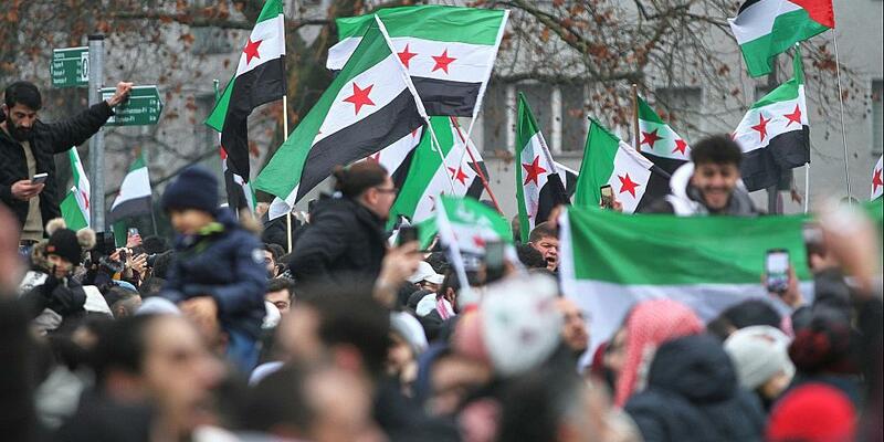 Syrer in Deutschland feiern den Sturz von Assad in Syrien (Archiv) - Foto: über dts Nachrichtenagentur