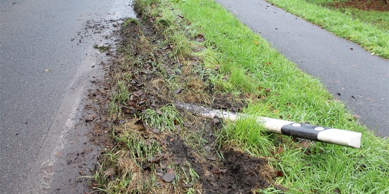 POL-VIE: Kempen-Tönisberg: Vollpfosten fährt Leitpfosten um - Foto: presseportal.de