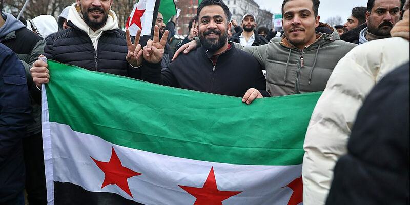 Syrer in Deutschland feiern den Sturz von Assad in Syrien am 08.12.2024 - Foto: über dts Nachrichtenagentur
