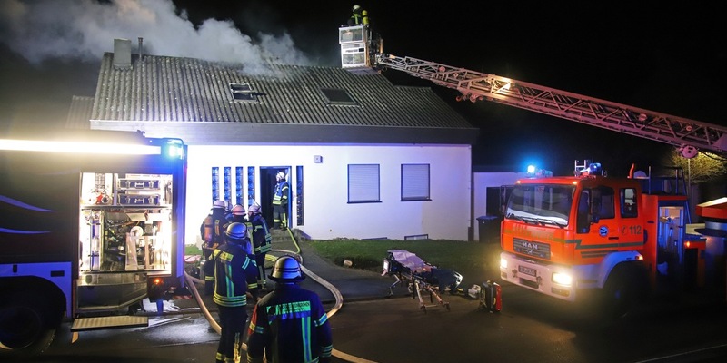 FW LK Neunkirchen: Wohnhaus nach Brand im Dachgeschoss unbewohnbar - Foto: presseportal.de