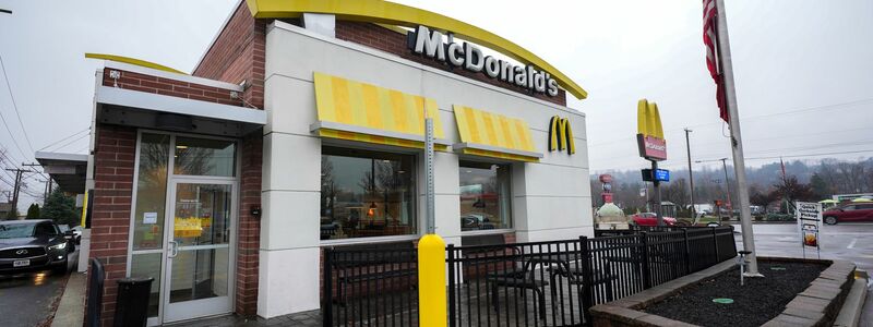 Ein Kunde hatte den Verdächtigen in einem McDonald's-Restaurant von Fahndungsfotos erkannt. - Foto: Gene J. Puskar/AP/dpa