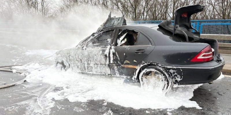 FW-DO: PKW-Brand auf der A 45 im Autobahnkreuz Do-Süd - Foto: presseportal.de