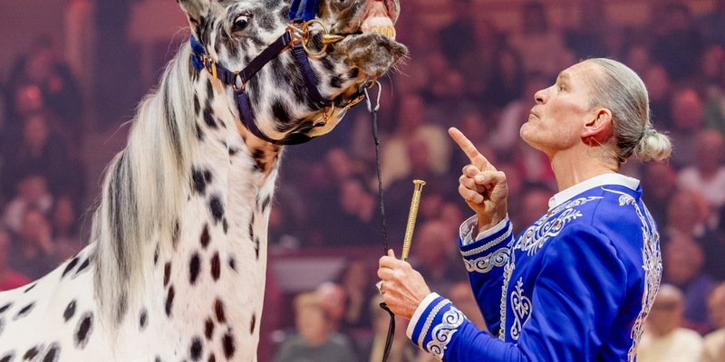 Götz Otto Stars in der Manege - Foto: Seven.One/Nadine Rupp, presseportal.de