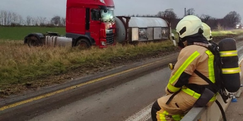 FW Grevenbroich: Erstmeldung: Autobahn 46 bei Grevenbroich Richtung Heinsberg nach LKW-Unfall teilweise gesperrt - Foto: presseportal.de