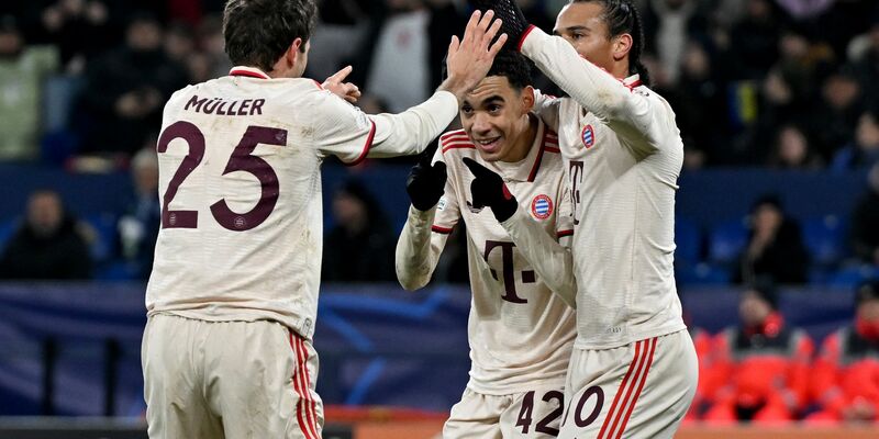 Den Bayern gelang auf Schalke der dritte Königsklassen-Sieg in Serie - Foto: David Inderlied/dpa