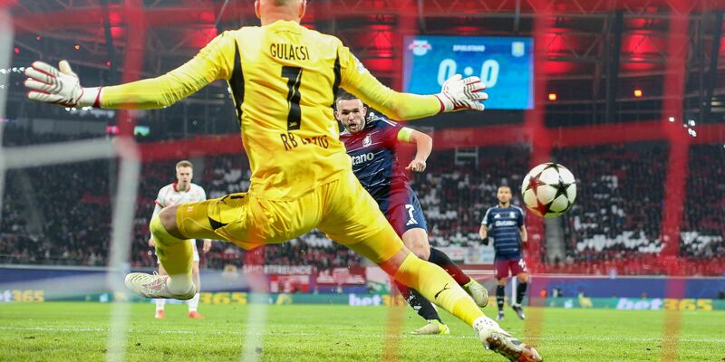 Hiflos und Chancenlos: RB Leipzig kassiert die sechste Niederlage - Foto: Jan Woitas/dpa