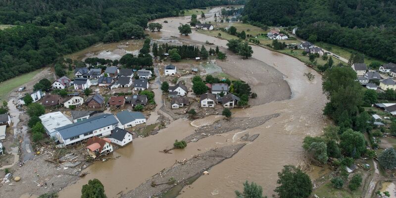 Die rechtzeitige Warnung der Bevölkerung kann bei einer Flutkatastrophe Leben retten. - Foto: Boris Roessler/dpa