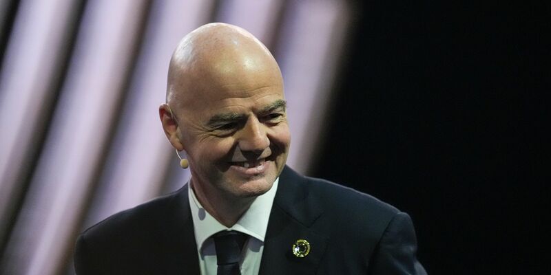 FIFA-Präsident Gianni Infantino ist sich bei Saudi-Arabien sicher. - Foto: Rebecca Blackwell/AP/dpa