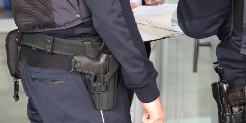 HZA-HH: Hamburger Zoll gegen Schwarzarbeit und illegale Beschäftigung//Erfolgreiche Kontrollen im Sicherheitsgewerbe und in Barbershops - Foto: presseportal.de