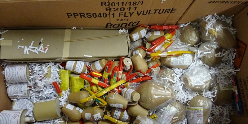 HZA-N: Hauptzollamt Nürnberg warnt: Finger weg von illegalen Feuerwerkskörpern - Foto: Zoll, presseportal.de