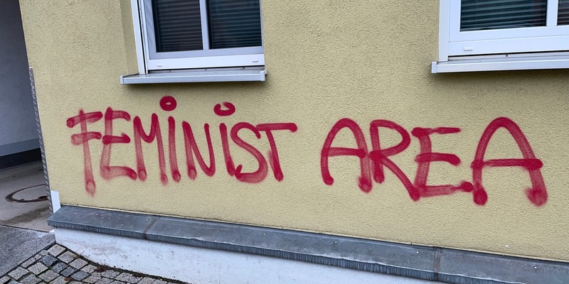 LPI-J: Großflächige Graffiti gesprüht - Foto: presseportal.de