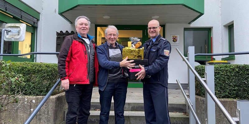 POL-PPKO: Polizei Altenkirchen rettet Weihnachtspakete! - Foto: presseportal.de