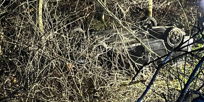 POL-HSK: Auto überschlägt sich / Zwei Verletzte - Foto: presseportal.de