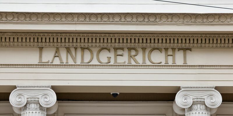 Der Mann soll seine Bekannte aus Wut mit 135 Messerstichen getötet haben. (Archivfoto) - Foto: Thomas Banneyer/dpa