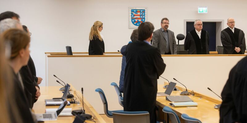 Das Landgericht verhängte zweimal lebenslang und sprach einen Angeklagten frei. (Archivbild)  - Foto: Michael Reichel/dpa