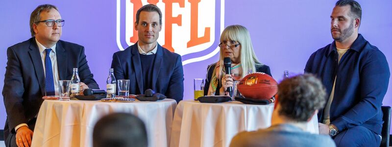 Deutschlands NFL-Chef Alexander Steinforth spricht von einem «historischen Moment» - Foto: Andreas Gora/dpa