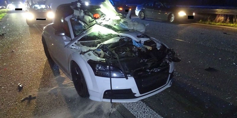 FW Sonsbeck: Auslaufende Betriebsmittel nach Verkehrsunfall auf der A57 - Foto: presseportal.de