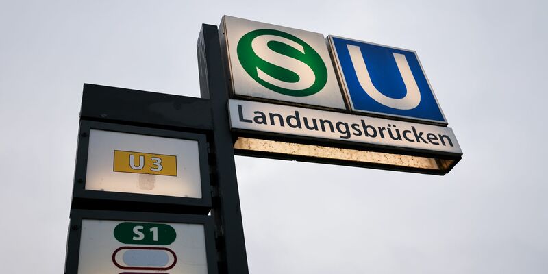 Der ADAC bescheinigt S- und U-Bahn in Hamburg hohe Pünktlichkeitswerte. (Archivbild) - Foto: Christian Charisius/dpa