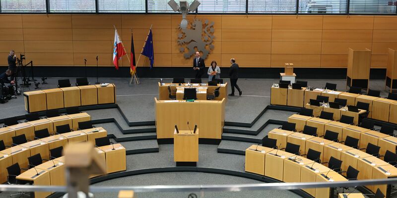 Im Thüringer Landtag will der CDU-Politiker Mario Voigt zum Ministerpräsidenten gewählt werden.  - Foto: Bodo Schackow/dpa