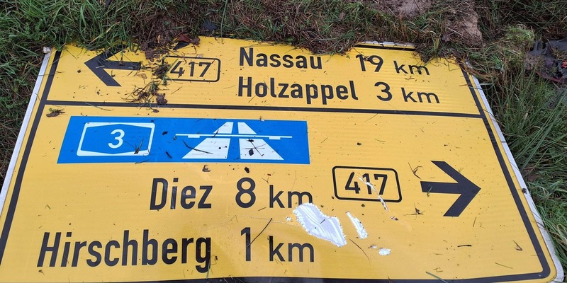 POL-PDMT: Langenscheid. Schild beschädigt und geflüchtet - Foto: presseportal.de