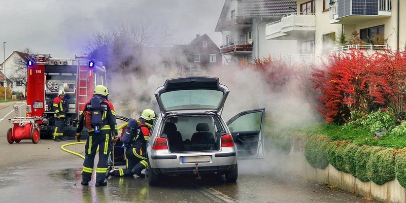 FW Allensbach: B1 PKW Brand innerorts - Foto: presseportal.de