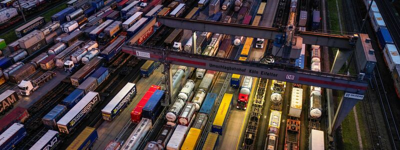 Im laufenden Jahr wird der deutsche Export nicht wachsen. (Symbolbild) - Foto: Oliver Berg/dpa