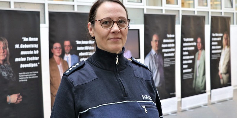 POL-NE: Ausstellung zur Sensibilisierung für Verkehrssicherheit im Lichthof im Kreishaus Neuss - Foto: presseportal.de