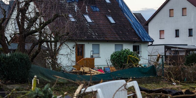 Die Nachfrage nach Versicherungsschutz ist hoch, unter anderem wegen der im langfristigen Trend steigenden Schäden durch Naturkatastrophen. (Symbolbild) - Foto: Nicolas Armer/dpa/dpa-tmn