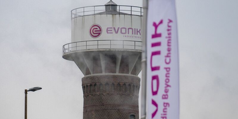 Das Evonik-Servicegeschäft in den Chemieparks Marl und Wesseling mit insgesamt 3.600 Beschäftigten wird gerade eigenständig aufgestellt. Es könnte ganz oder in Teilen verkauft werden. Fest steht das aber noch nicht. - Foto: Benjamin Westhoff/dpa