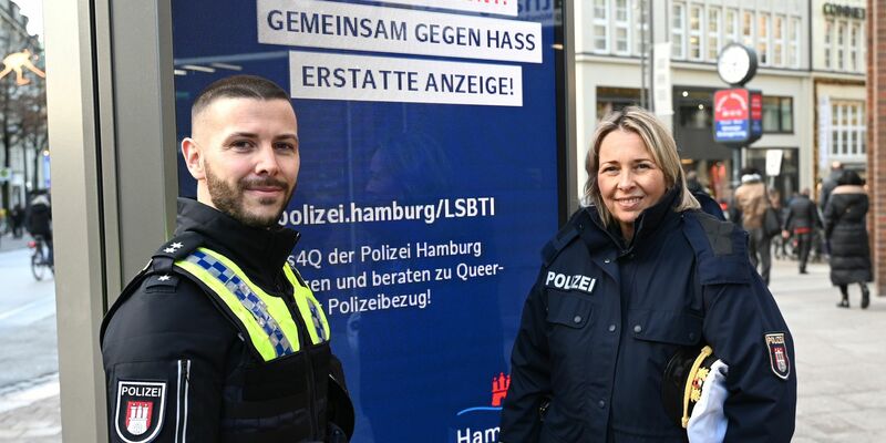 In Hamburg startete die Polizei eine Kampagne gegen queerfeindliche Hasskriminalität. - Foto: Niklas Graeber/dpa