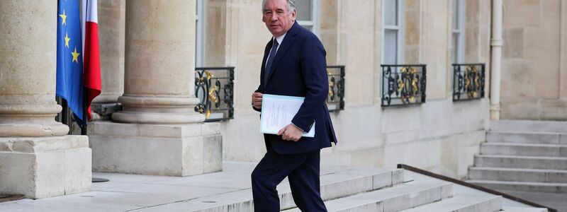 Auf Bayrou und die neue Regierung wartet als Erstes die Debatte über den Haushalt für das kommende Jahr (Archivbild). - Foto: Thomas Samson/AFP/dpa