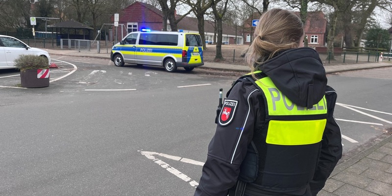 POL-CUX: Nach Hinweisen aus der Bevölkerung - Umfangreiche Verkehrskontrollen an den Grundschulen in Loxstedt, Schiffdorf, Hagen und Beverstedt (Foto im Anhang) - Foto: presseportal.de