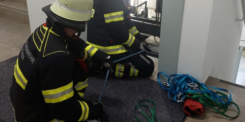 FW-M: Vier Stunden im Aufzug (Berg am Laim) - Foto: presseportal.de