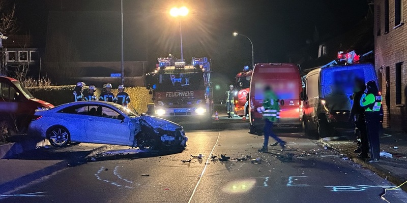FFW Schwalmtal: Technische Hilfeleistung nach Verkehrsunfall - Foto: presseportal.de