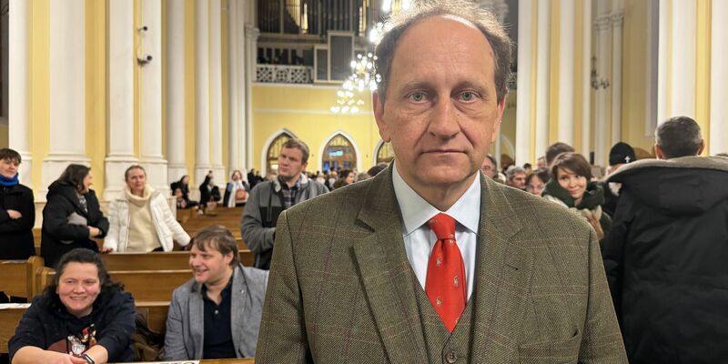 Alexander Graf Lambsdorff, Deutschlands Botschafter in Moskau, hat in der russischen Hauptstadt zum Frieden aufgerufen.  - Foto: Andre Ballin/dpa