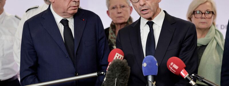 Es gebe Tote, sagte Frankreichs geschäftsführender Innenminister Bruno Retailleau (rechts), doch wie viele es sind, könne man noch nicht sagen. - Foto: Stephane De Sakutin/AFP/dpa